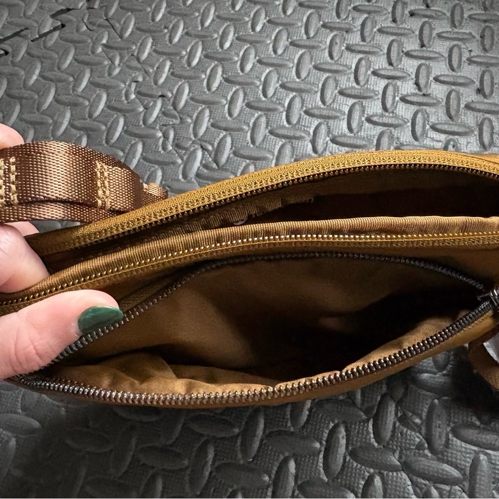 Lululemon City Adventurer Crossbody NWT - Picture 5 of 7